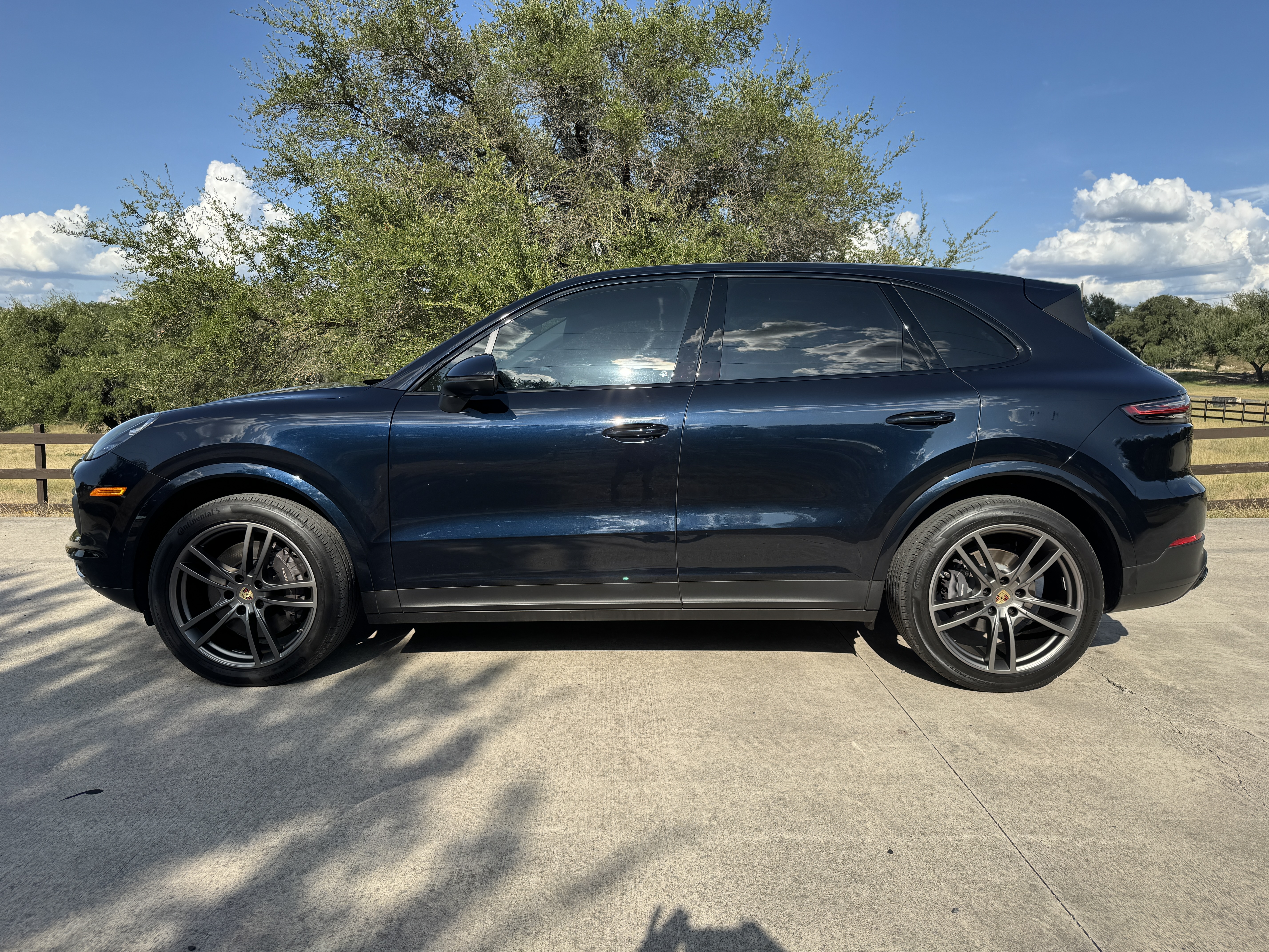 Used 2022 Porsche Cayenne Platinum Edition AWD/4WD image 4