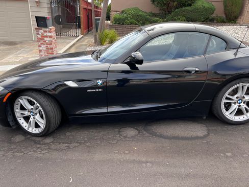 Used 2009 BMW Z4 sDrive30i image 2