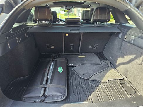 Used 2018 Land Rover Range Rover Velar R-Dynamic SE image 13