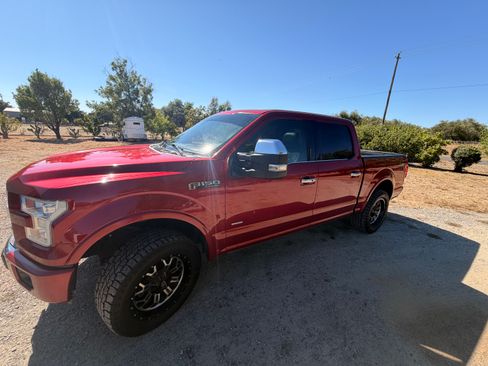 Used 2015 Ford F150 Platinum w/ Equipment Group 701A Luxury AWD/4WD image 2