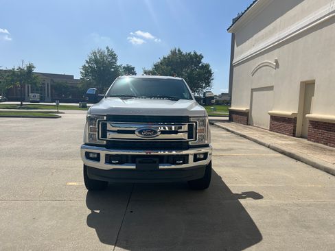 Used 2017 Ford F250 XLT w/ XLT Premium Package AWD/4WD image 1
