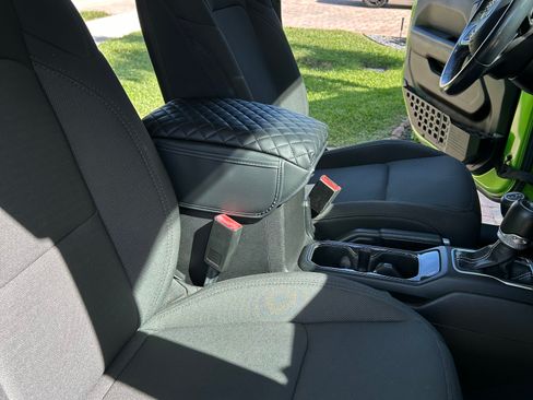 Used 2020 Jeep Wrangler Unlimited Sahara w/ Uconnect 4C Nav & Sound Group image 17