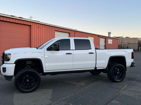 Used 2017 GMC Sierra 2500 Denali w/ Duramax Plus Package image 4