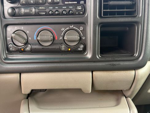 Used 2002 Chevrolet Tahoe LS image 12