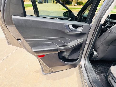 Used 2021 Ford Escape SE FWD image 20