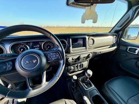 Used 2022 Jeep Wrangler Sport image 11