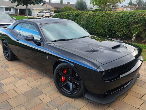 Used 2018 Dodge Challenger SRT Hellcat image 1