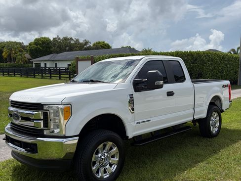 Used 2017 Ford F250 XL w/ STX Appearance Package AWD/4WD image 2