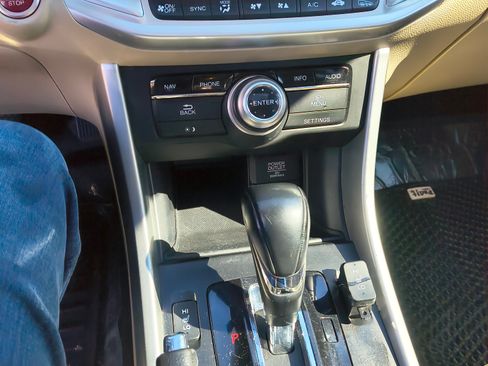 Used 2014 Honda Accord Touring image 19