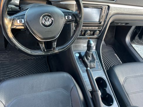 Used 2016 Volkswagen Passat 1.8T SE image 4