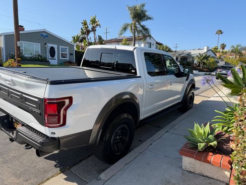 Used 2018 Ford F150 Raptor w/ Equipment Group 802A Luxury AWD/4WD image 8