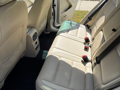 Used 2014 Volkswagen Tiguan S image 10