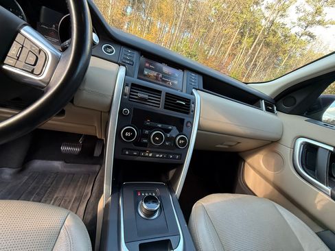 Used 2019 Land Rover Discovery Sport HSE image 28