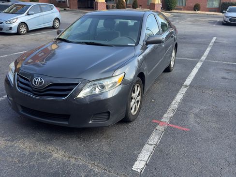 Used 2011 Toyota Camry LE w/ LE Extra-Value Pkg image 2