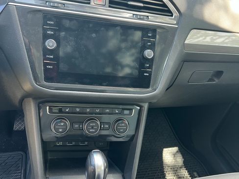 Used 2018 Volkswagen Tiguan SEL FWD image 6