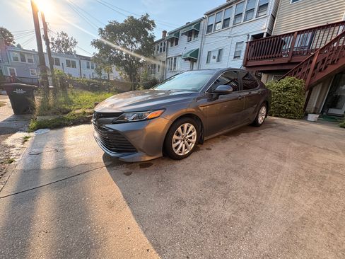 Used 2020 Toyota Camry LE FWD image 8