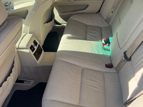 Used 2010 BMW 528i Sedan image 10