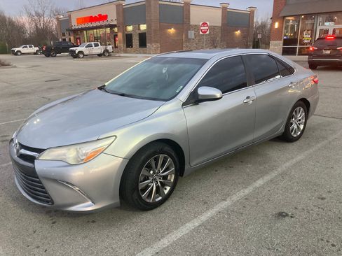 Used 2017 Toyota Camry XLE w/ Moonroof Package FWD image 2