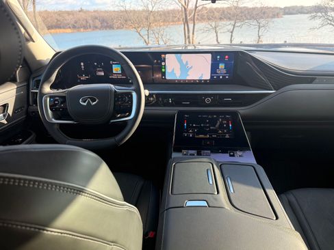 Used 2025 INFINITI QX80 Sensory image 14