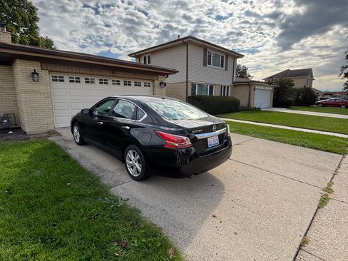 Used 2013 Nissan Altima 2.5 SV image 1