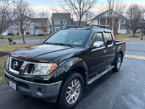 Used 2012 Nissan Frontier SL w/ Moonroof Pkg image 4