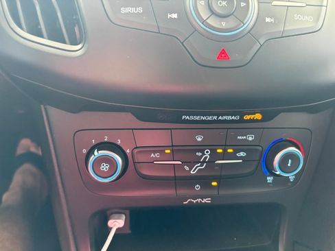 Used 2015 Ford Focus SE image 9