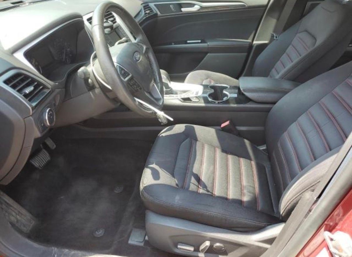Used 2015 Ford Fusion SE w/ Equipment Group 201A FWD image 9