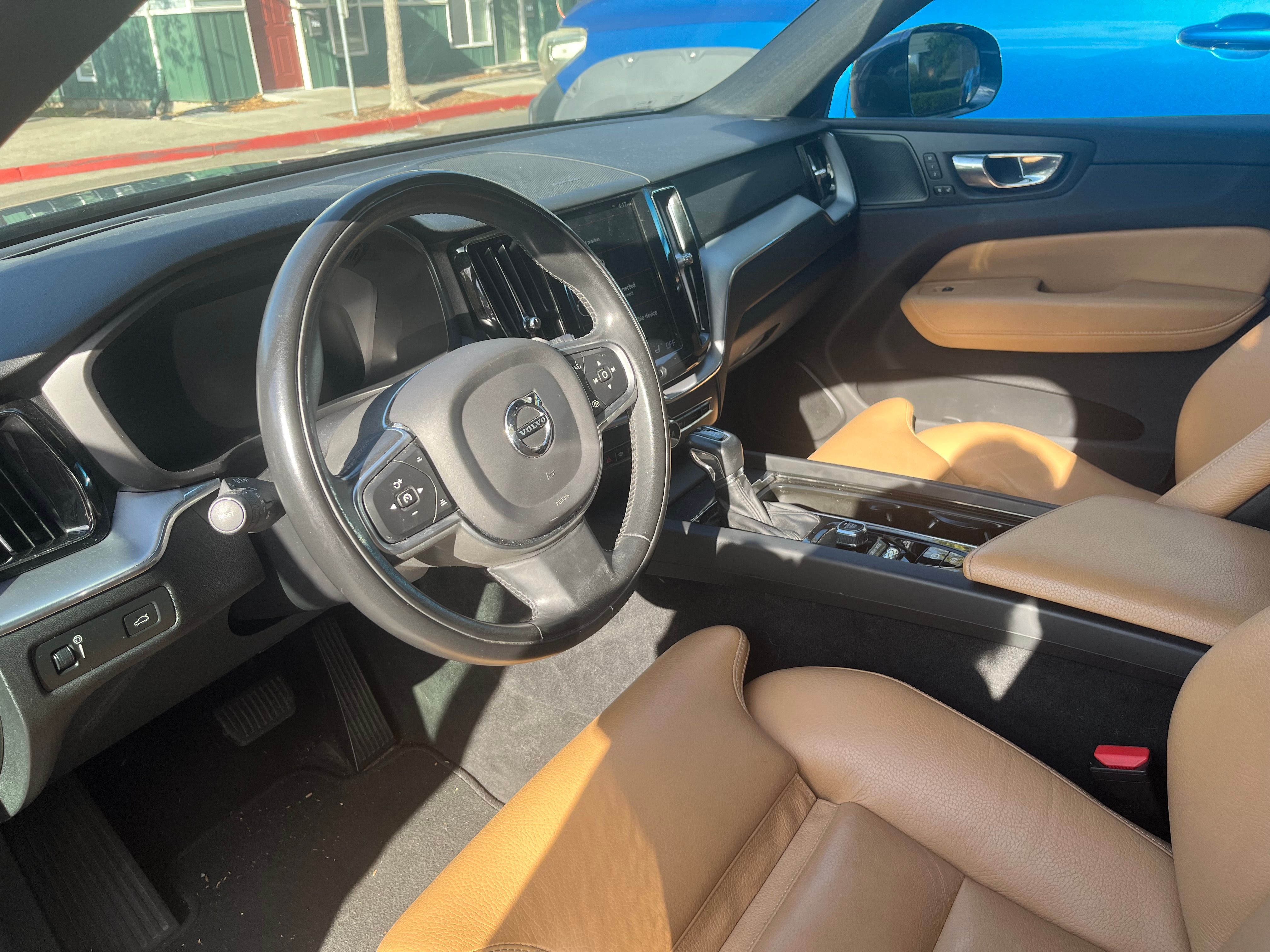 Used 2019 Volvo XC60 T6 Momentum w/ Advanced Package AWD/4WD image 6