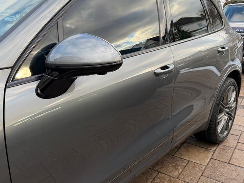 Used 2017 Porsche Cayenne Turbo S image 9