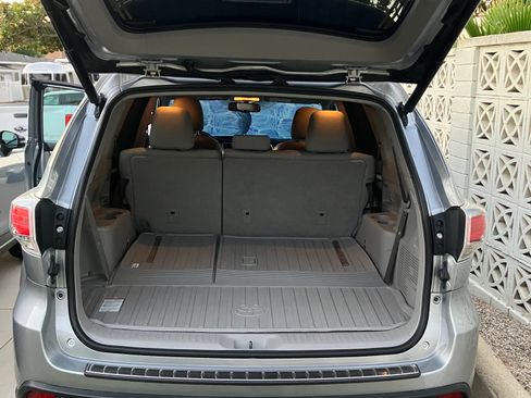 Used 2015 Toyota Highlander XLE FWD image 5
