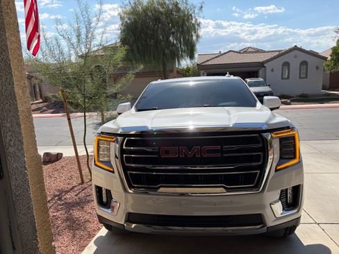 Used 2023 GMC Yukon SLT AWD/4WD image 4