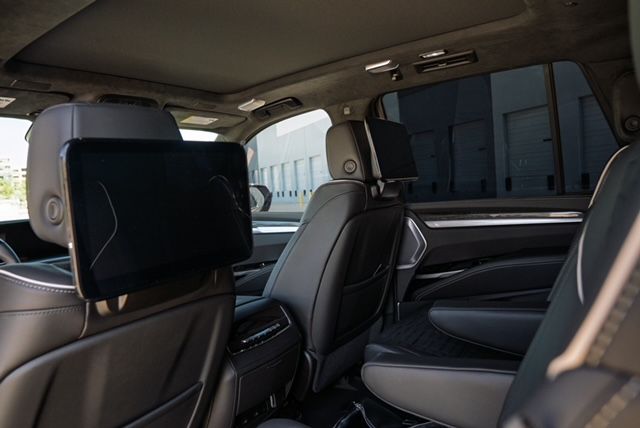 Used 2024 Cadillac Escalade ESV V w/ LPO, ONYX Package AWD/4WD image 10