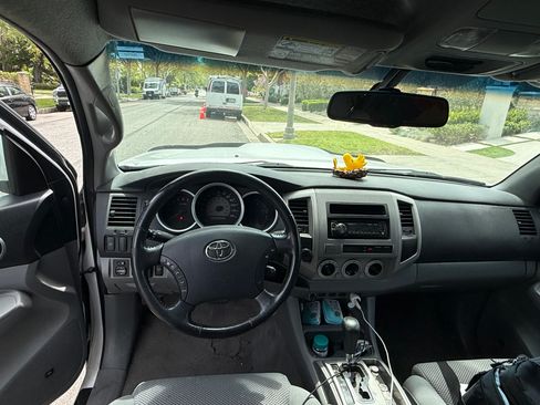 Used 2010 Toyota Tacoma PreRunner image 6