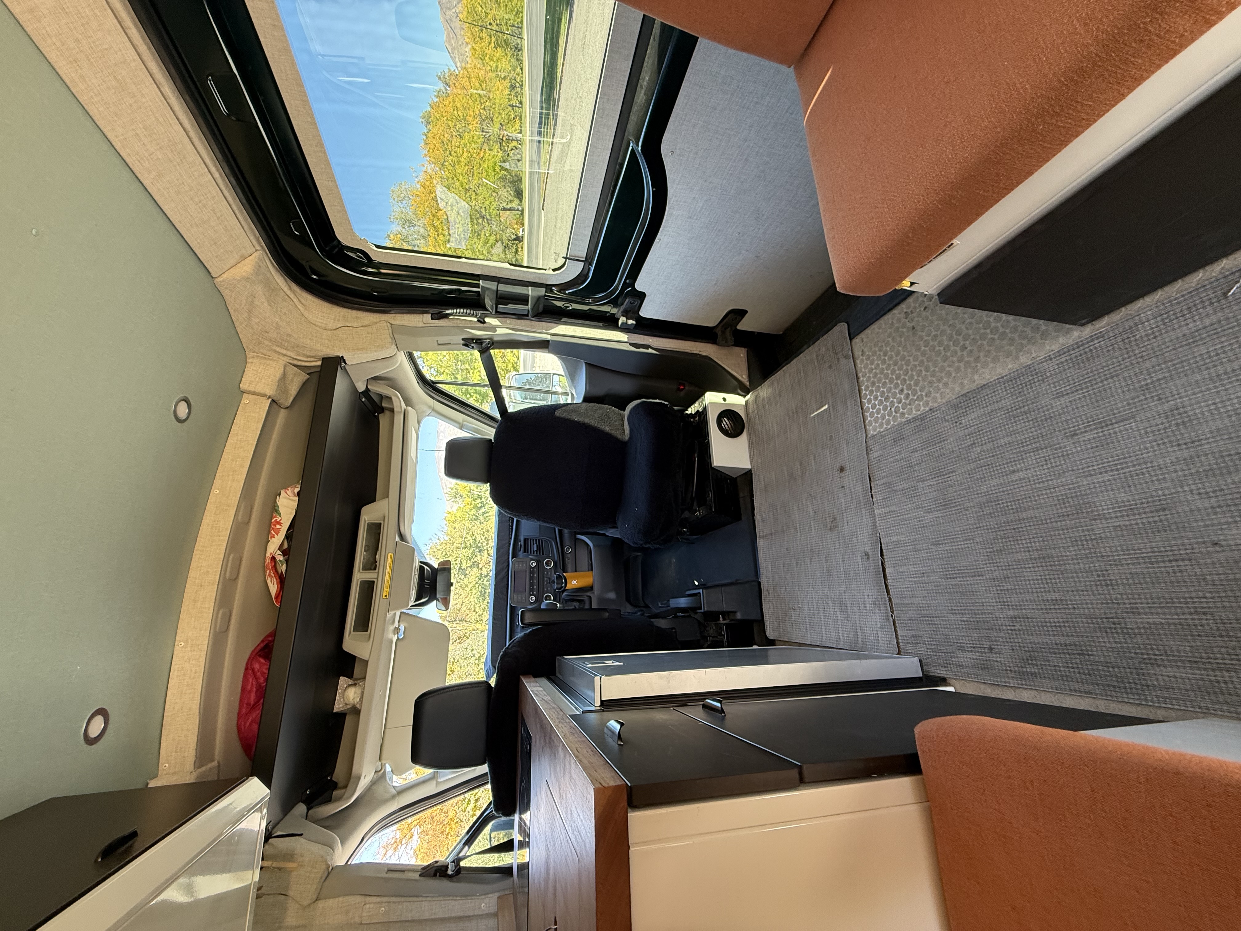 Used 2020 Ford Transit 250 Medium Roof AWD image 6