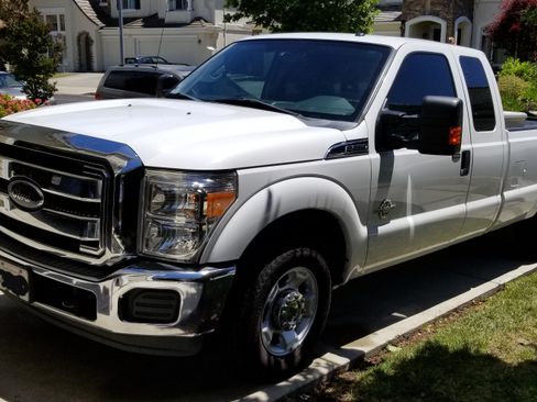 Used 2012 Ford F250 XLT w/ XLT Interior Pkg image 2