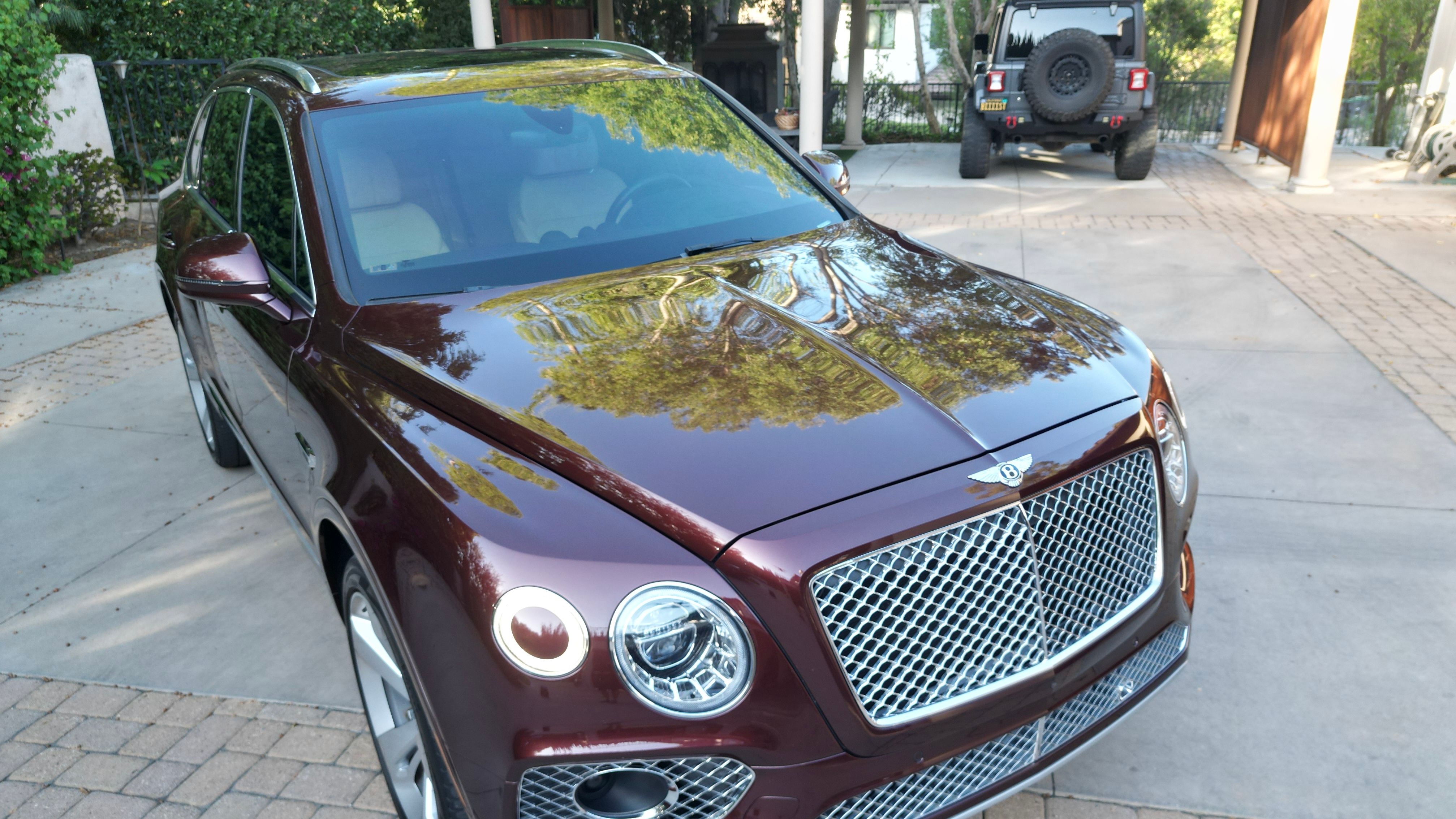 Used 2019 Bentley Bentayga AWD/4WD image 1