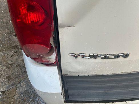 Used 2013 GMC Yukon SLT w/ SLT-2 Equipment Package image 5