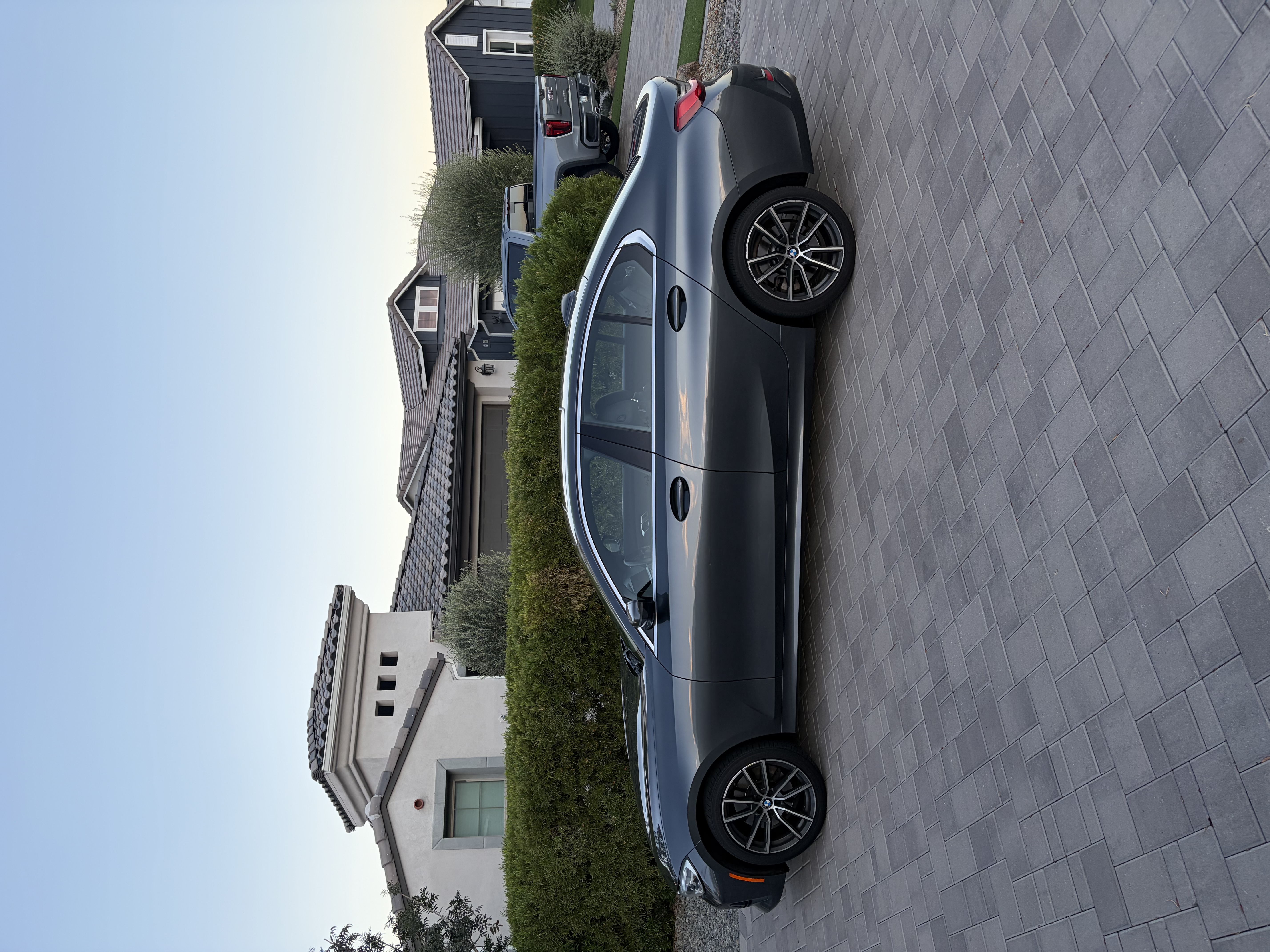 Used 2019 BMW 330i xDrive Sedan w/ Convenience Package AWD/4WD image 4