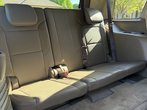 Used 2018 GMC Yukon SLT w/ Premium Edition RWD image 9