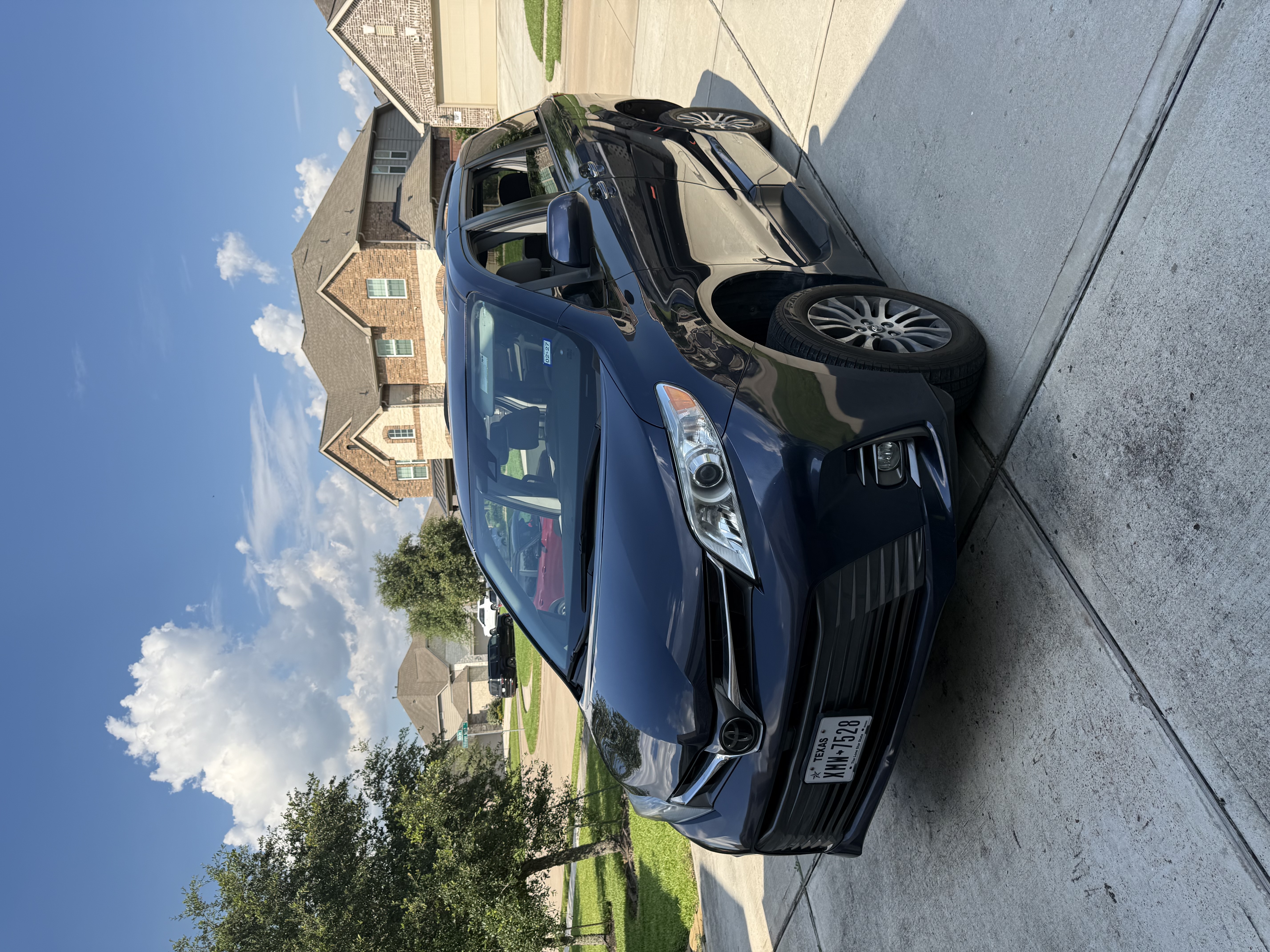 Used 2018 Toyota Sienna XLE w/ XLE Navigation Package FWD image 4