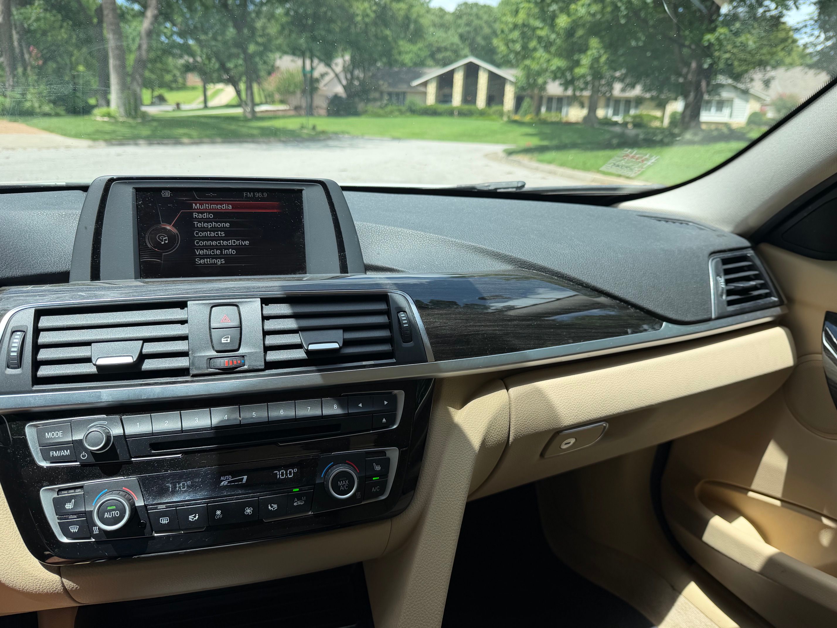 Used 2016 BMW 320i Sedan RWD image 4