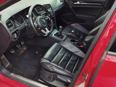 Used 2015 Volkswagen GTI SE image 14