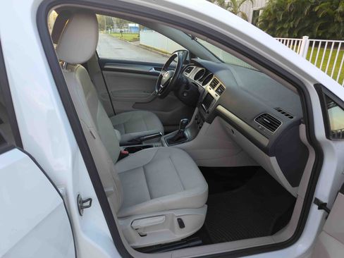 Used 2015 Volkswagen Golf TDI S image 8