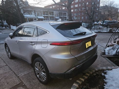 Used 2021 Toyota Venza XLE w/ Softex Package image 7