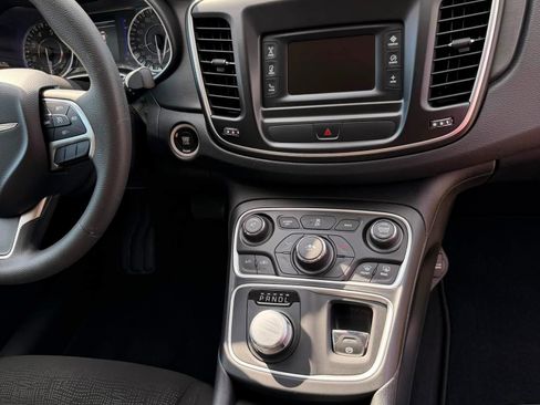 Used 2015 Chrysler 200 Limited FWD image 6