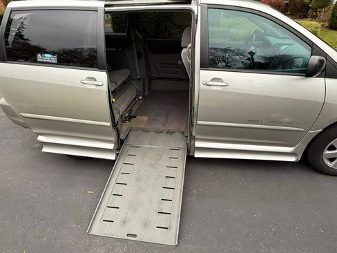 Used 2008 Toyota Sienna LE image 5