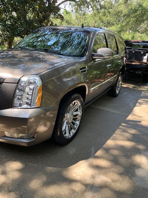 Used 2012 Cadillac Escalade Platinum AWD/4WD image 10