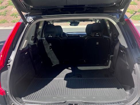 Used 2022 Volvo XC90 T6 Momentum w/ Climate Package image 12