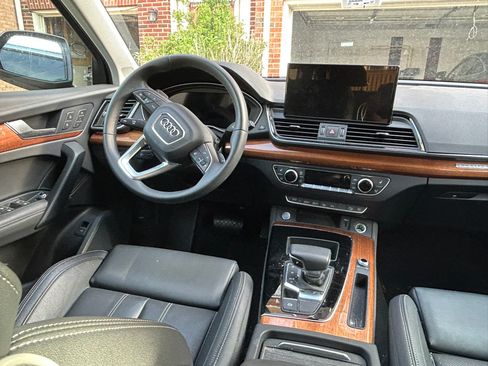 Used 2023 Audi Q5 2.0T Prestige w/ Prestige Package image 5