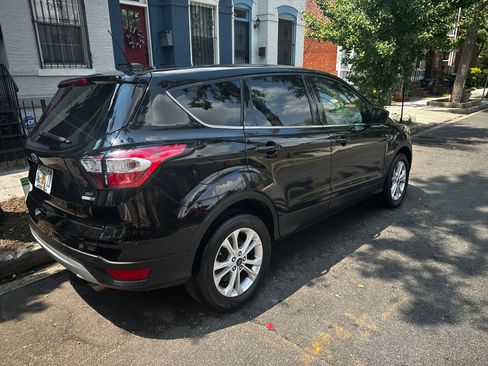 Used 2017 Ford Escape SE w/ SE Cold Weather Package AWD/4WD image 6